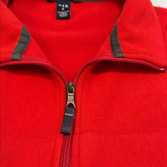 Gap Men’s Red Fleece Vest with Black Trim XL - Picture 3 of 4